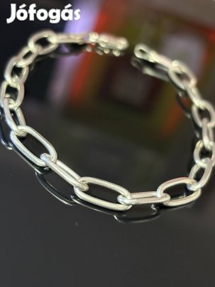 Letisztult formájú, masszív ezüst karkötő