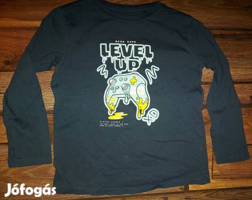 Level up feliratú kontrolleres felső