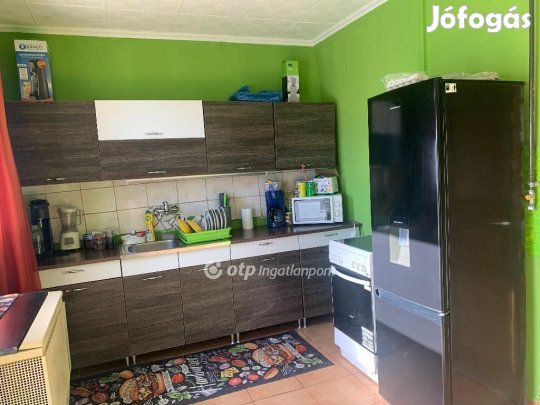 Leveleki eladó 61 nm-es ház