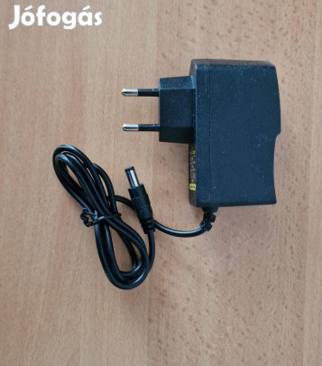 Li-lon 8,4V 1A akkumulátor töltő etetőhajó, lámpákhoz stb