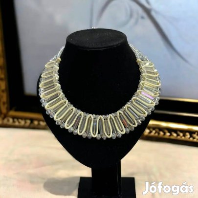 Lia bézs színű bizsu nyaklánc