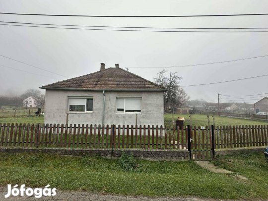 Ligeten családi ház melléképülettel eladó