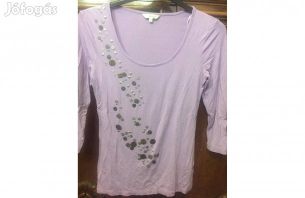 Lila felső rávarrt díszekkel