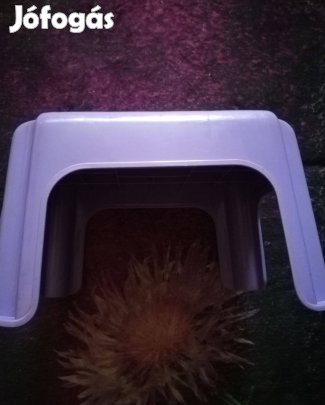Lila műanyag fellépő szék,szinte új,olcsón!/70