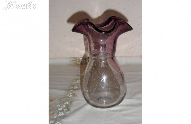 Lila színű huta üveg váza
