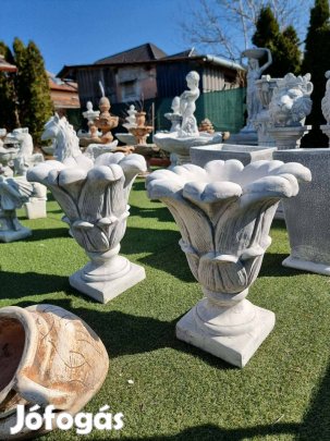 Liliom alakú virágkaspó műkő