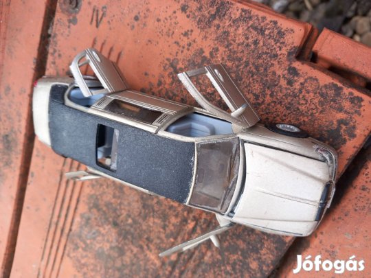 Lincol Car Limusine modellautó makett 18cm méret 1/43
