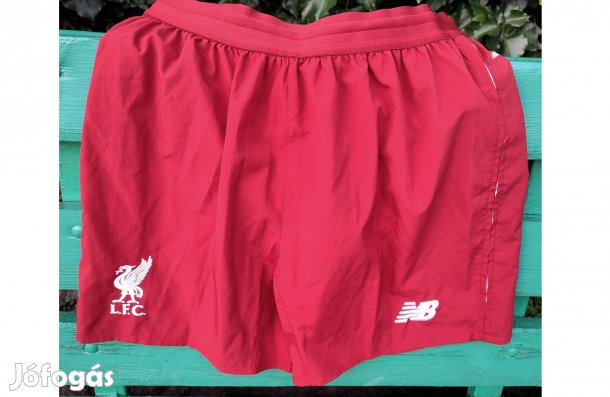 Liverpool eredeti bordó New Balance rövid nadrág (S)