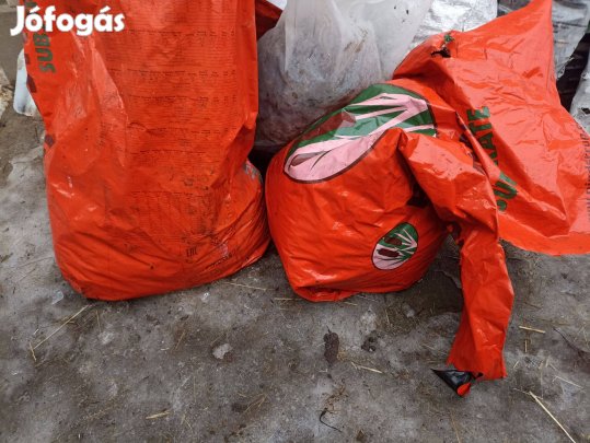 Ló trágya bezsákolva kb 40-50 kg/zsák lótrágya alom mentes