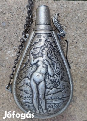 Lőportartó női akttal