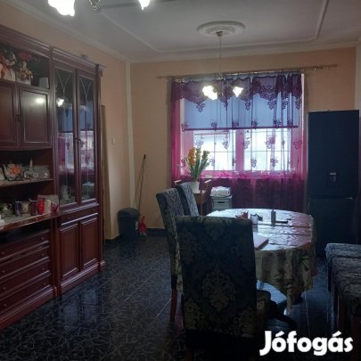 Lőrinciben eladó családi ház