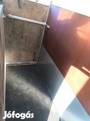 Lószállító utánfutó