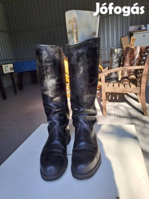 Lovaglócsizma, szecskavágó,terménydaráló, nyeregtáska,tartó, nyirógép