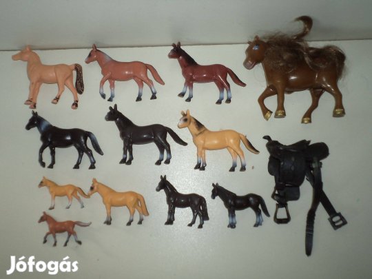 Lovak műanyagból 12db