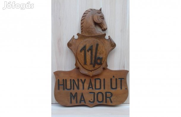 Lovas házszámtábla fatábla lovaskép falikép lovas ajándéktárgyak