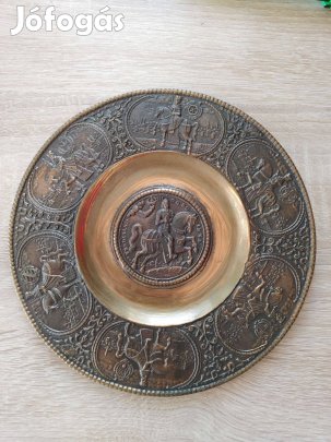 Lovas jelenetes fém dombor falitányér kb.19 cm