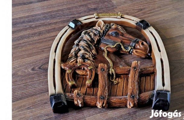 Lovas műgyanta falidísz