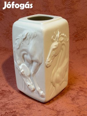 Lovas porcelán váza, dísztárgy