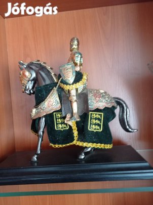 Lovas szobor eladó 