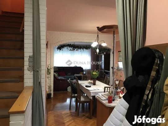 Lovasberény falu központjában 180 m2-es ház