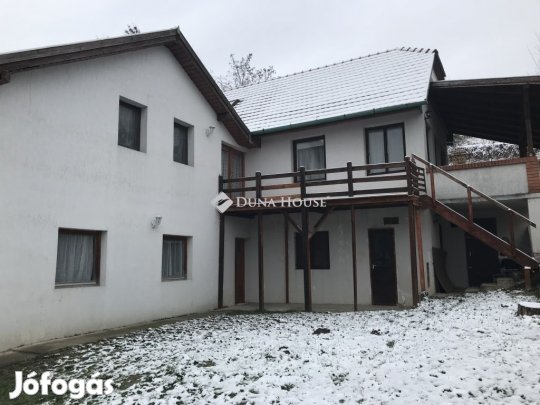 Lovasberényi 128 nm-es lakás eladó