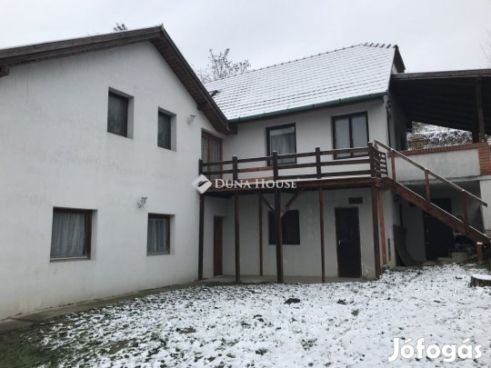 Lovasberényi 128 nm-es lakás eladó