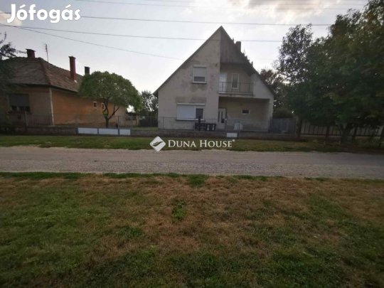 Lovasberényi 179 nm-es ház eladó