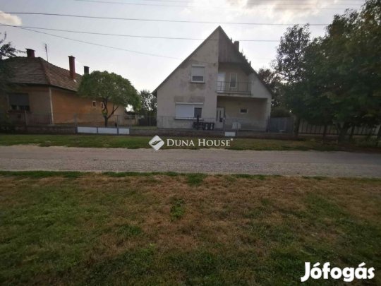 Lovasberényi eladó 179 nm-es ház