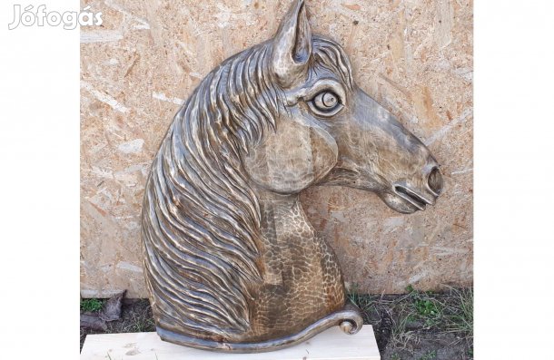 Lovaskép falikép lószobor ajándéktárgyak lovastermékek lovaglás szobor