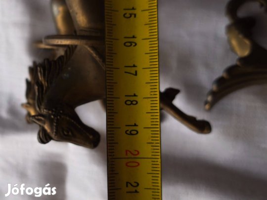 Lovaskocsi és fém.kancsó