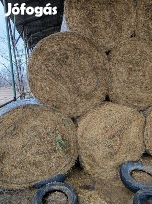 Lucerna fedett helyen tárolt takarmány eladó
