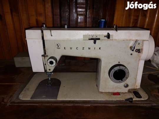 Lucznik elektromos varrógép Singer asztallal