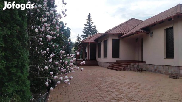 Luxus családi ház eladó Hévíz csendes utcájában