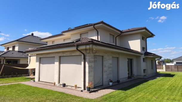 Luxus ház Pallag új részén eladó.