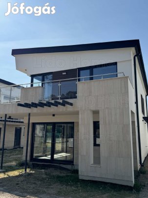 Luxusotthonok az Aranyparton a Balatontól 100 méterre!