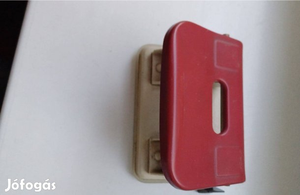 Lyukasztógép bordó