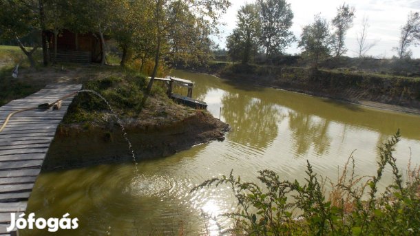 M5-ös autópálya közelében pihenőtelek eladó
