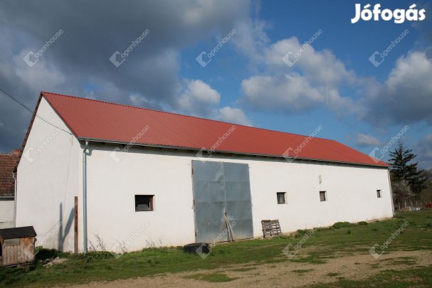 M86-os autóút  közelében mezőgazdasági telephely eladó!