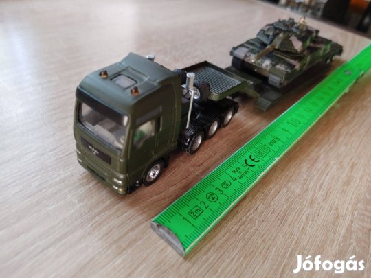 MAn kamion harckocsival fém autó