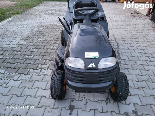 MC Culloch: Briggs motoros - kétkéses - fűgyűjtős fűnyíró traktor