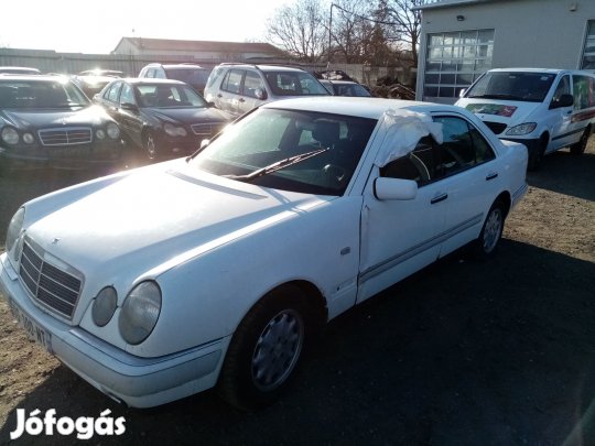 MERCEDES E W210 220 D BAL K, AUTOM eladó