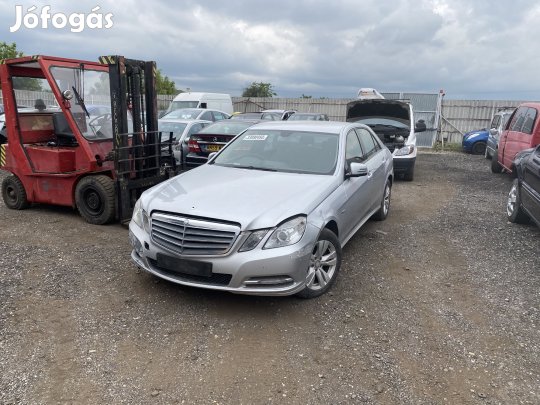 MERCEDES E W212 220 CDI JOBB K, MANUAL eladó