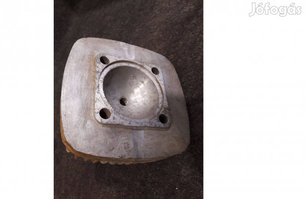 MF 70 gyári hengerfej