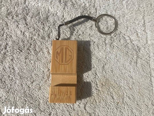 MG Motor fa kulcstartó, telefontartó