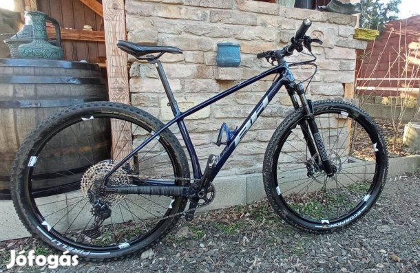 MTB 29" carbon vázas BH Ultimate RC kerékpár