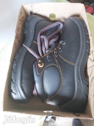 MTS munkavédelmi bakancs új