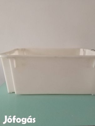 M 20 használt élelmiszeripari, fehér szinű műanyag láda eladó
