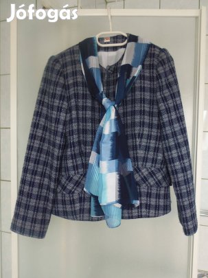 M-es blézer sállal