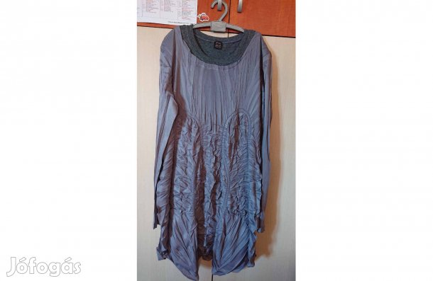 M-es szürke blúz - gyűrt anyaggal - méretekkel