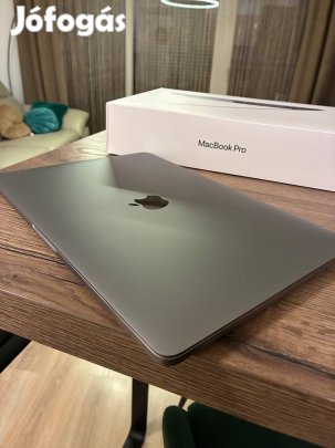 Macbook Pro 13,3 - 8GB memória - 256 GB SSD